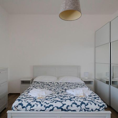 Sunrise Waterfront - Central Apartment With Sea View Balcony - Molfetta Buitenkant foto