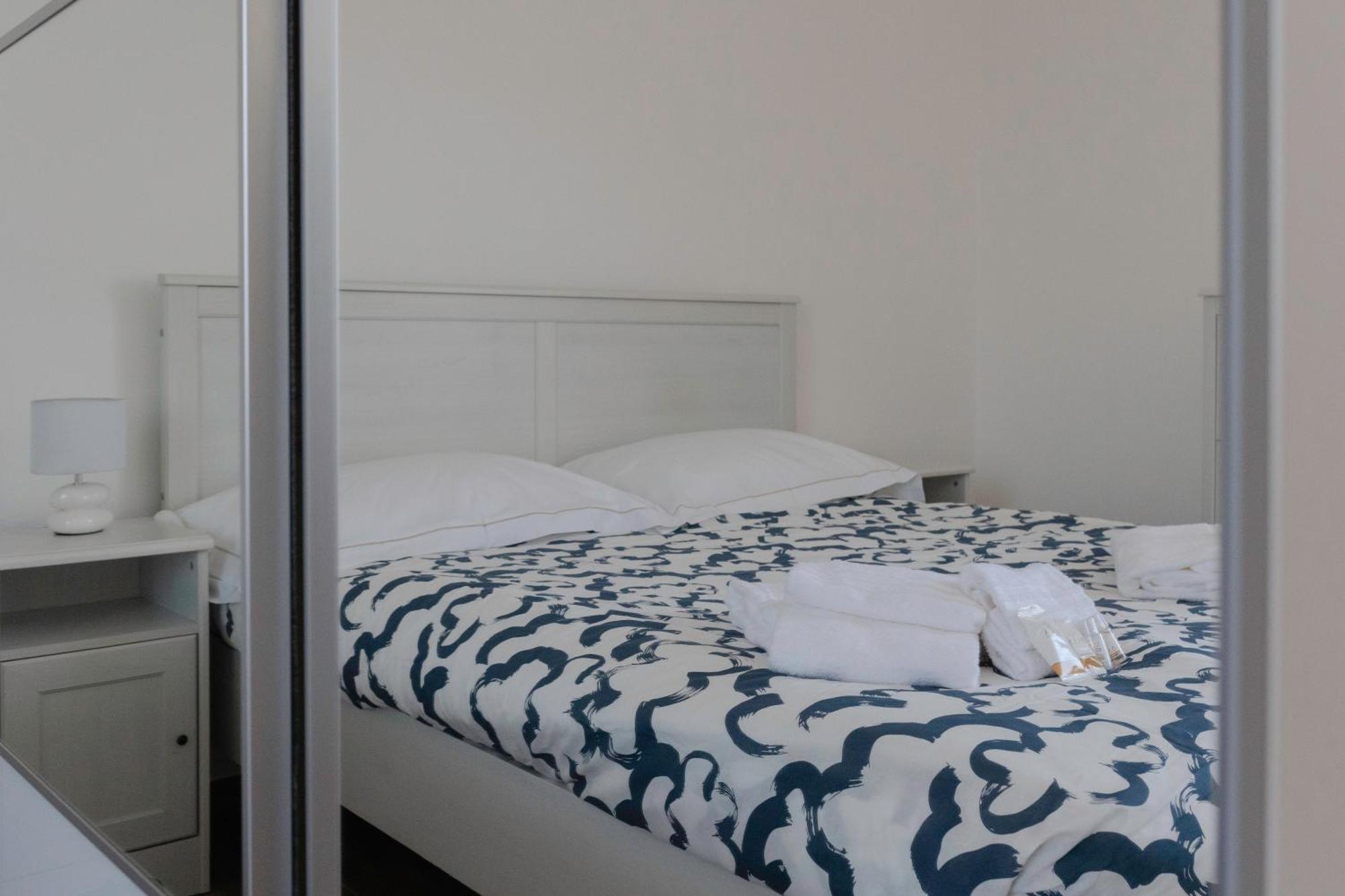 Sunrise Waterfront - Central Apartment With Sea View Balcony - Molfetta Buitenkant foto